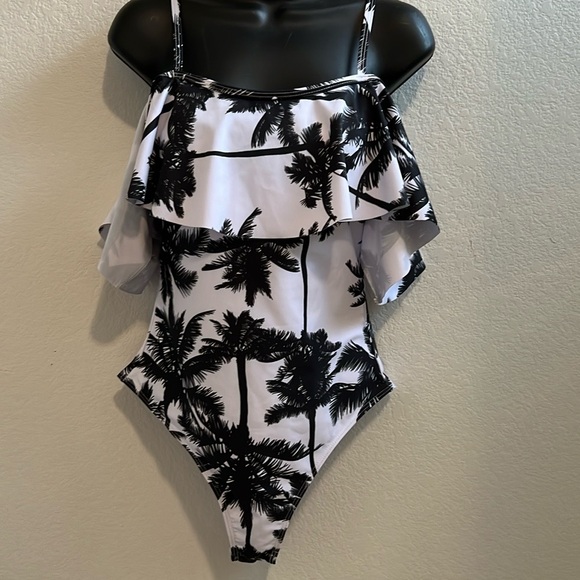 Bikini - Picture 2 of 5